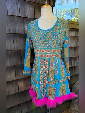 Vintage WB festival mini dress with neon pink faux fur trim S/M Maurice.